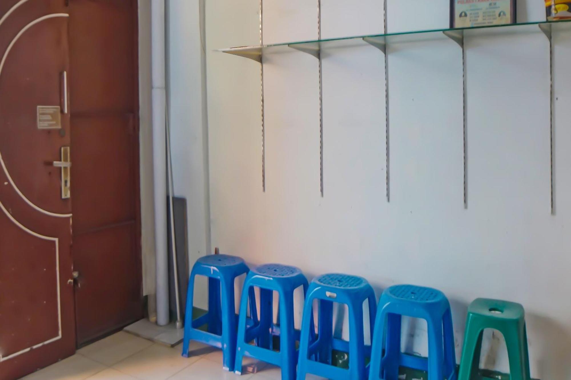 Oyo 92235 Rantang Hotel Medan