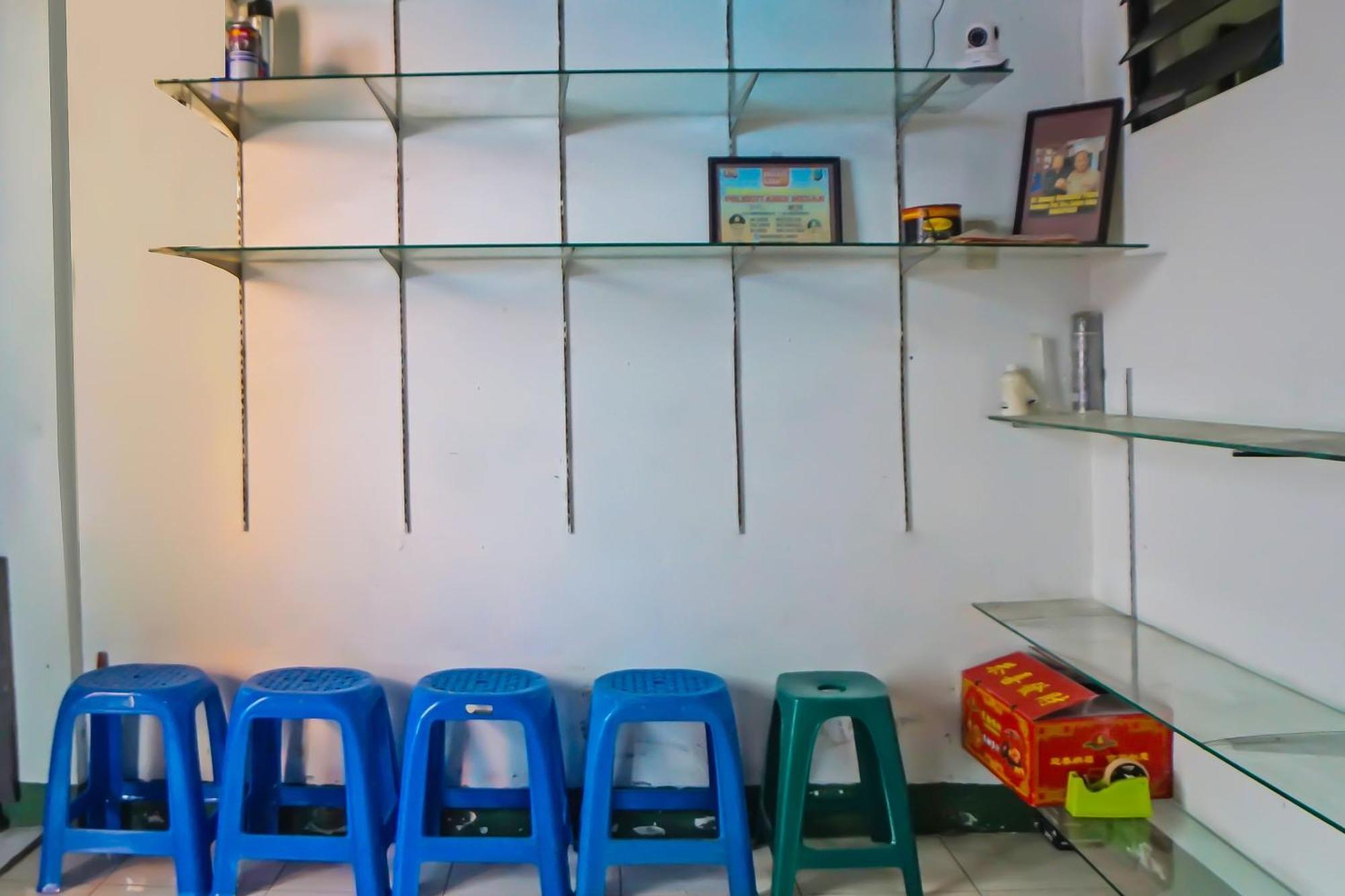 Oyo 92235 Rantang Hotel Medan